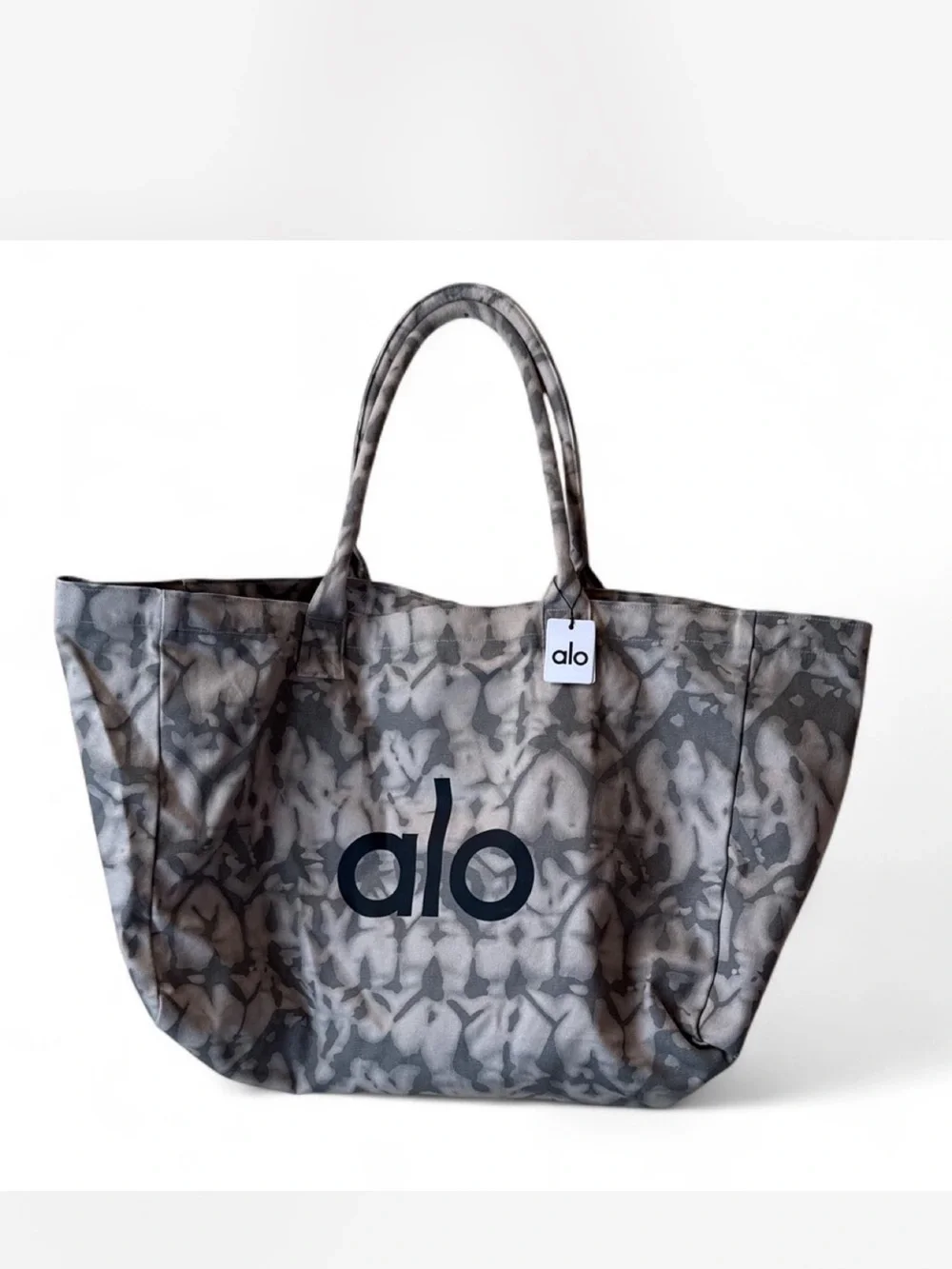 ALO Yoga new tags